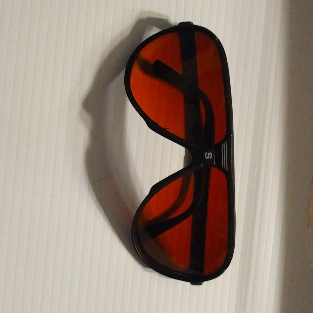 Retro sport aviator,kind of a orange shade.